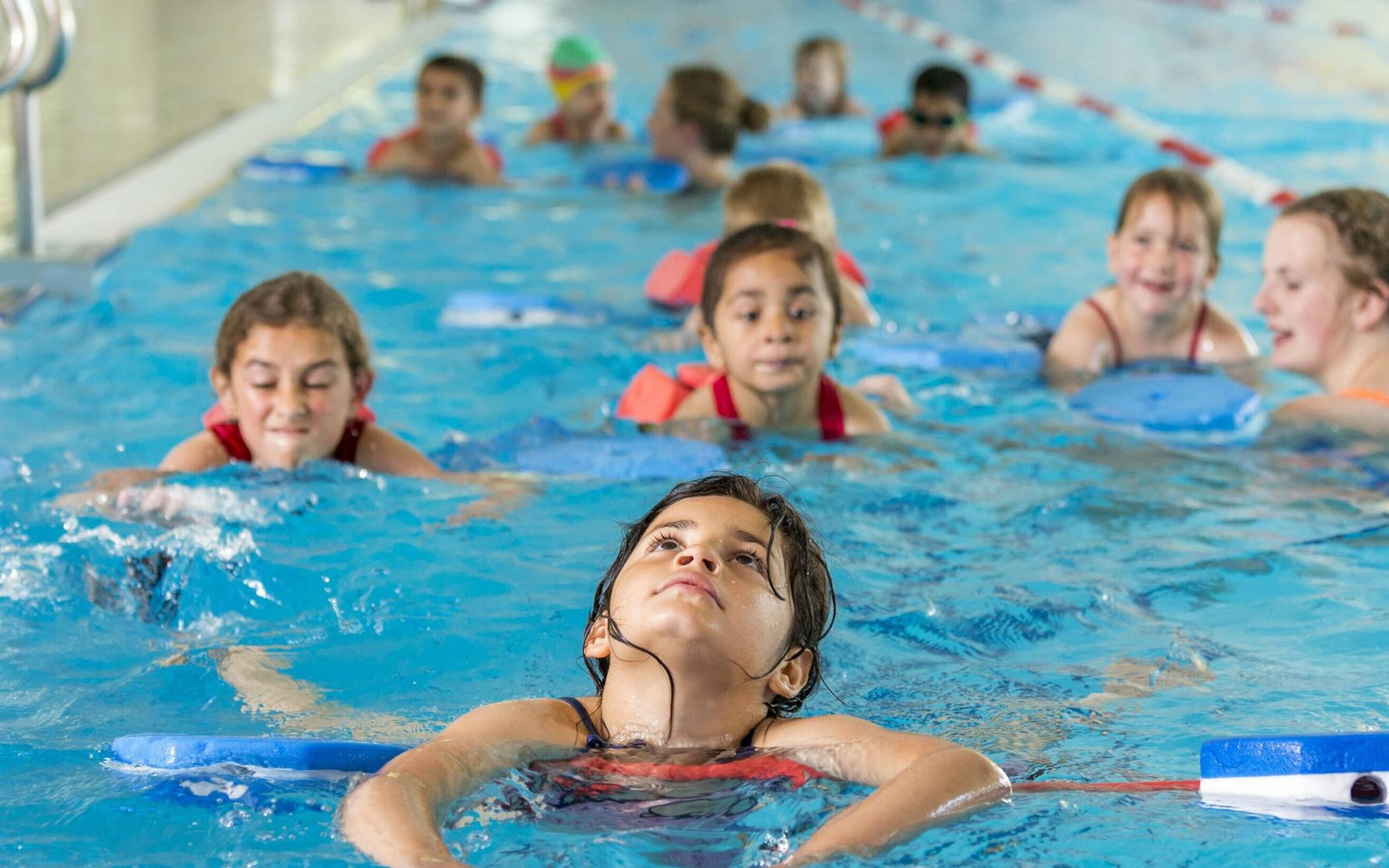 Schwimmkurs für Kinder.
