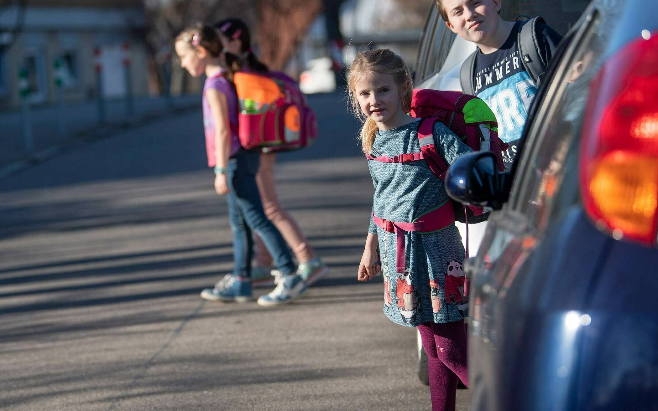 Unübersichtliche Situationen vor Grundschulen - was sind Alternativen zum „Elterntaxi“?